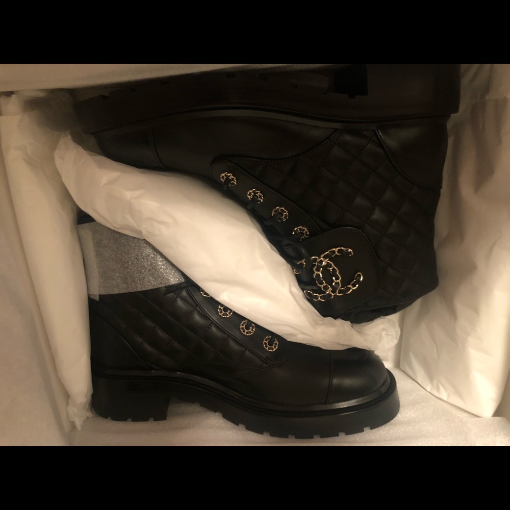 ✨Gorgeous Chanel Boots✨ - Picture 7 of 9
